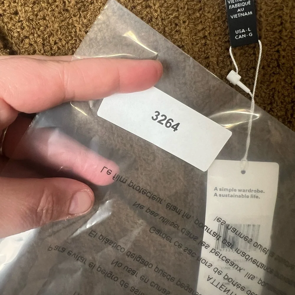 Eileen‎ Fisher Woman Size XL V-Neck
Organic Cotton & Cashmere Blend Sweater
NWT - Picture 9 of 9